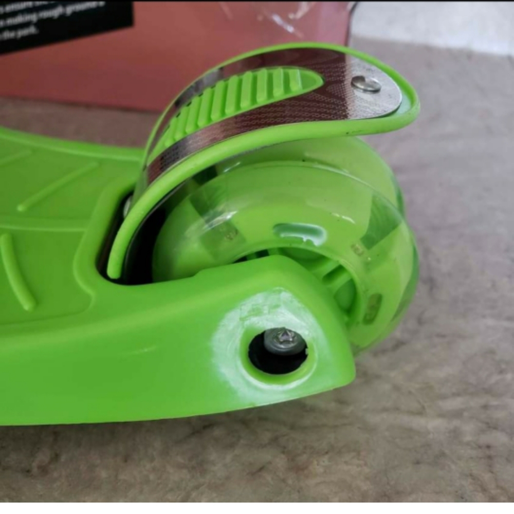 New Maxi Junior Kickboard Scooter - Picture 10 of 14